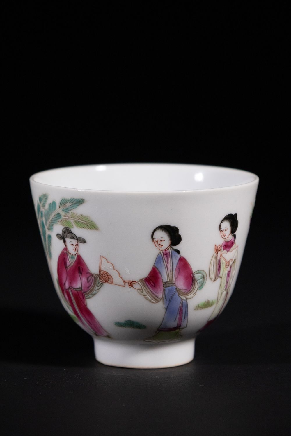 Lot 304: A Chinese Famille Rose Porcelain Cup with Ladies,...