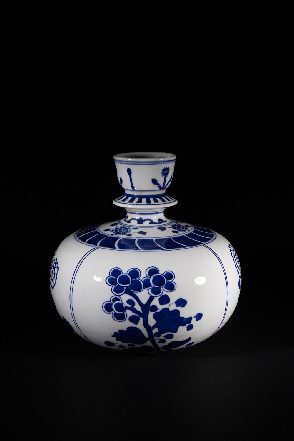 Lot 346: A Chinese Blue and White Porcelain Vase, Made...