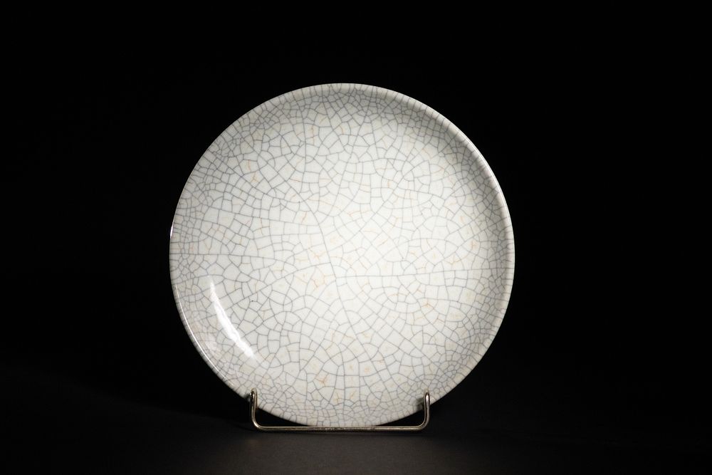 Lot 364: A Chinese Ge-Type Crackle-Glazed Porcelain Dish with Qianlong...