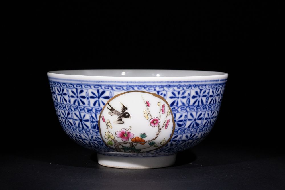 Lot 385: A Chinese Porcelain Blue and White Bowl with...