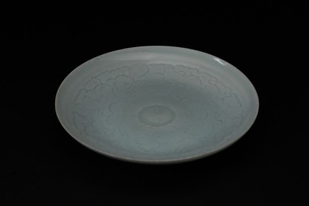 Lot 449: A Chinese Celadon-Glazed Lobed Dish.