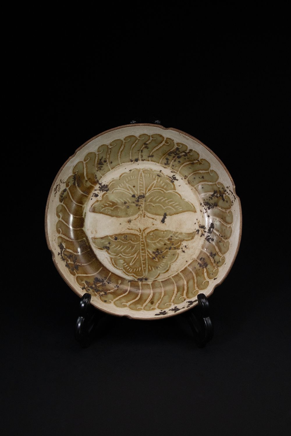 Lot 450: A Chinese Cizhou-Style Carved and Glazed Dish.