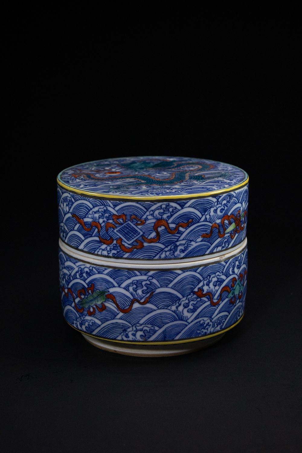 Lot 452: A Chinese Enamelled Porcelain Dragon Box, Qianlong Mark.