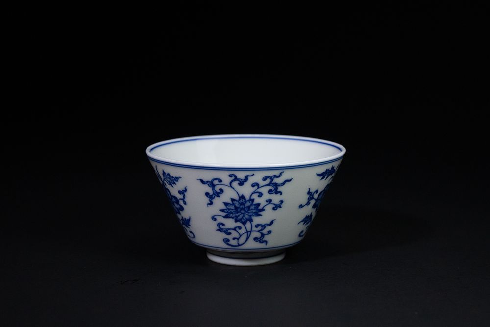 Lot 453: A Chinese Blue and White Porcelain Bowl, Da...