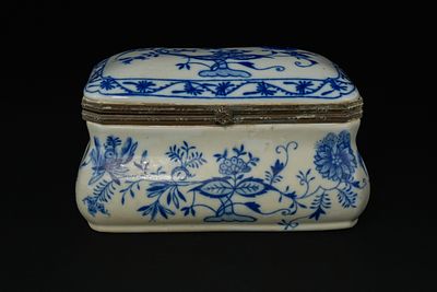 A German Meissen-Style Blue and White Porcelain Lidded Box with White Metal Mounts, Late 