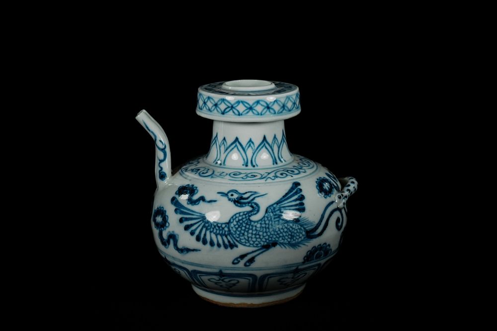 Lot 286: A Chinese Blue and White Porcelain Kendi Vessel....