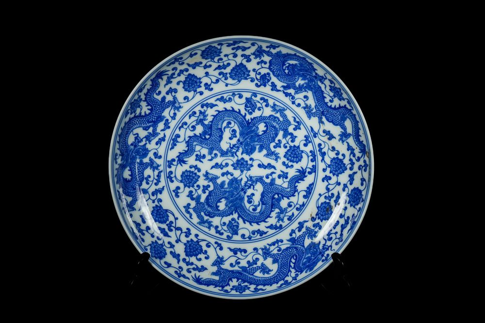 Lot 318: A Chinese Blue and White 'Dragon' Dish, Kangxi...