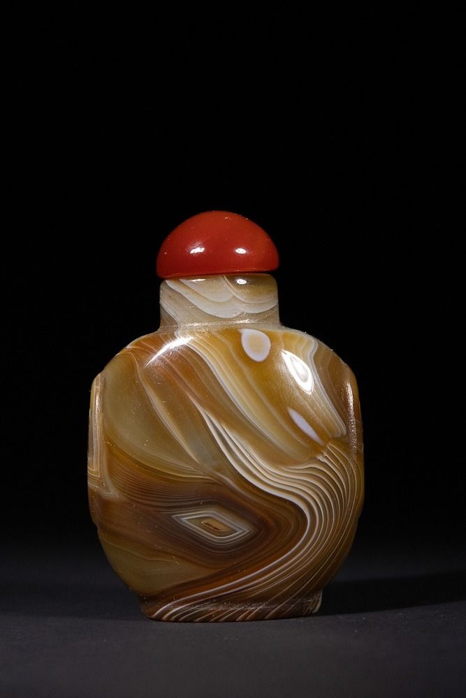 Lot 356: A Chinese Banded Agate Snuff Bottle - A...