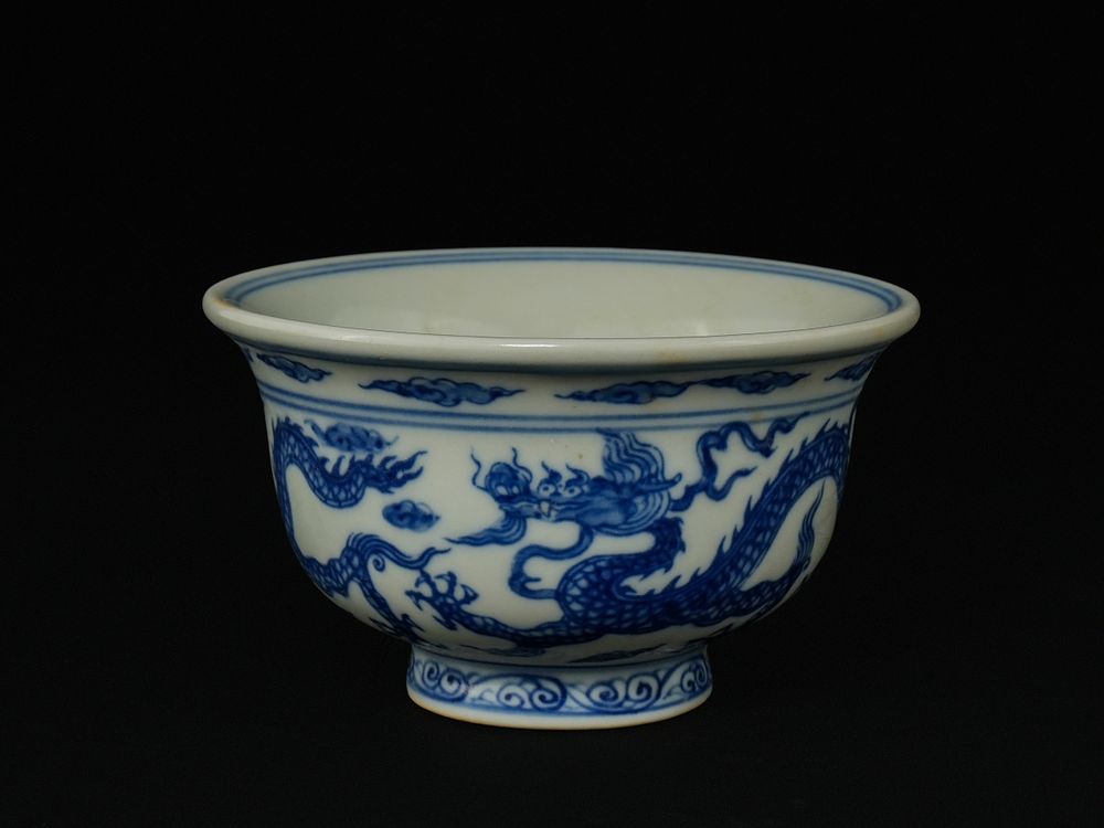 Lot 390: A Chinese Blue and White Porcelain Dragon Bowl...