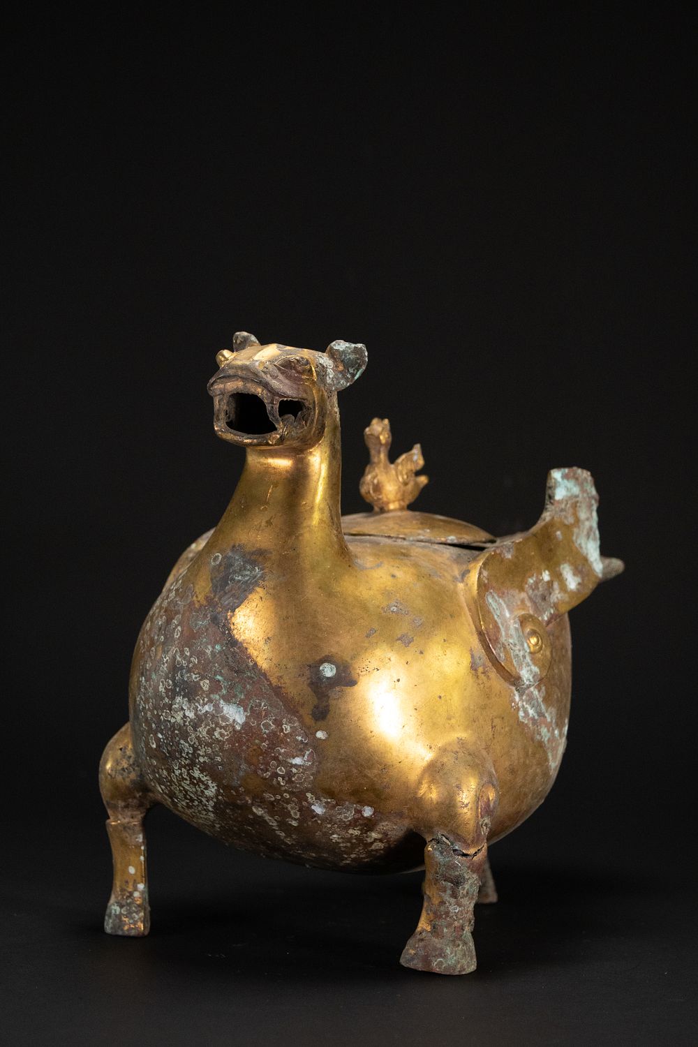 Lot 192: A Chinese Gold Gilt-Bronze Zoomorphic Drinking Vessel with...