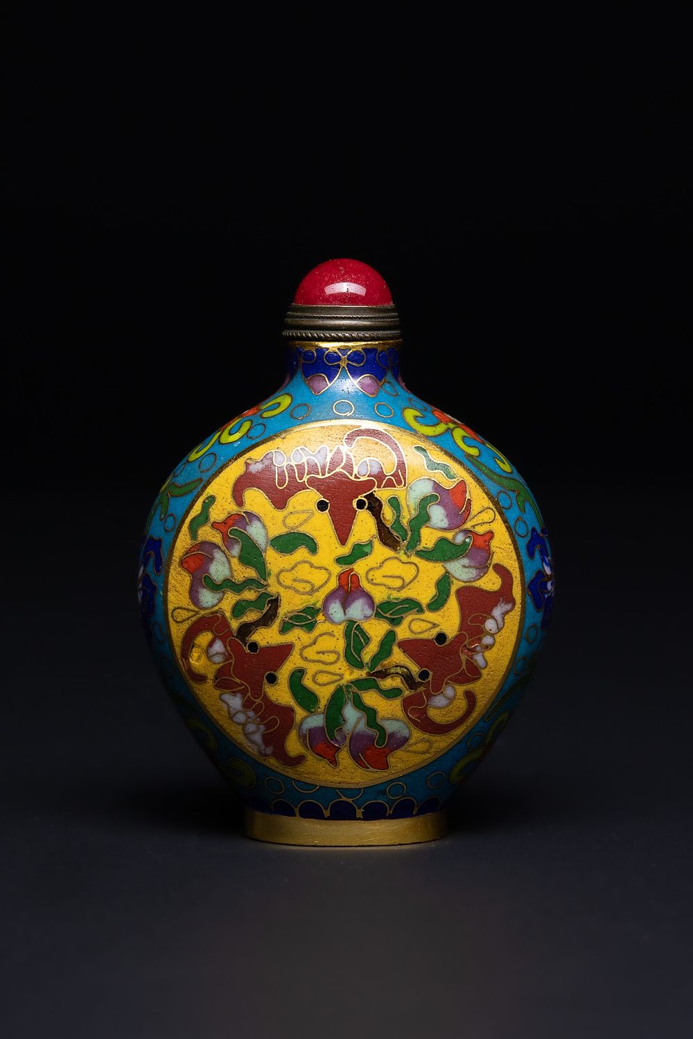 Lot 216: A Chinese Cloisonné Enamel Snuff Bottle with Floral...