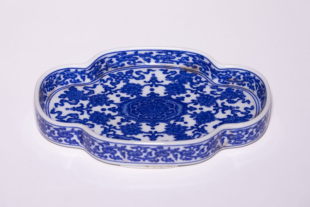 Lot 224: A Chinese Blue and White Lobed Tray with...