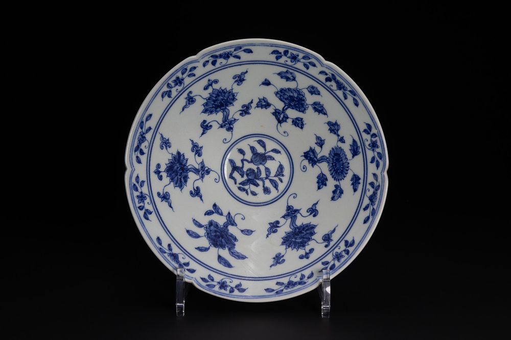 Lot 249: A Chinese Blue and White Porcelain Foliate-Rim Bowl,...