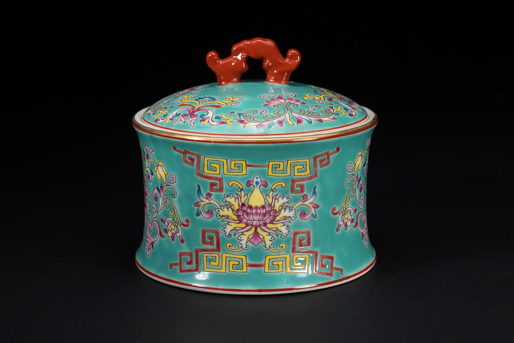 Lot 252: A Chinese Famille Rose Turquoise-Ground Lidded Box with...