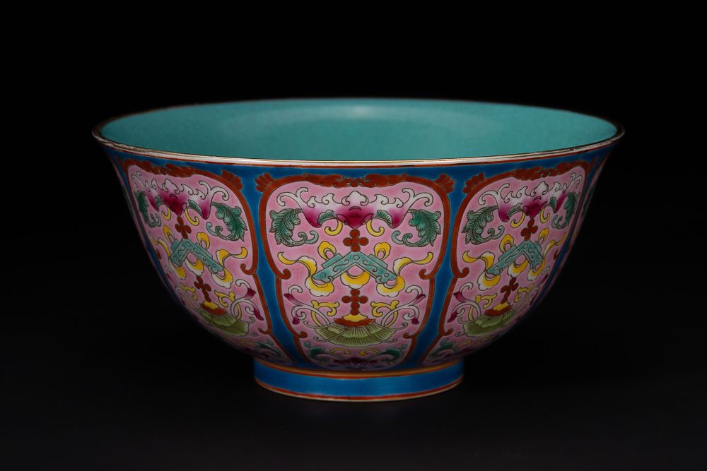 Lot 259: A Chinese Famille Rose Porcelain Bowl with Turquoise...