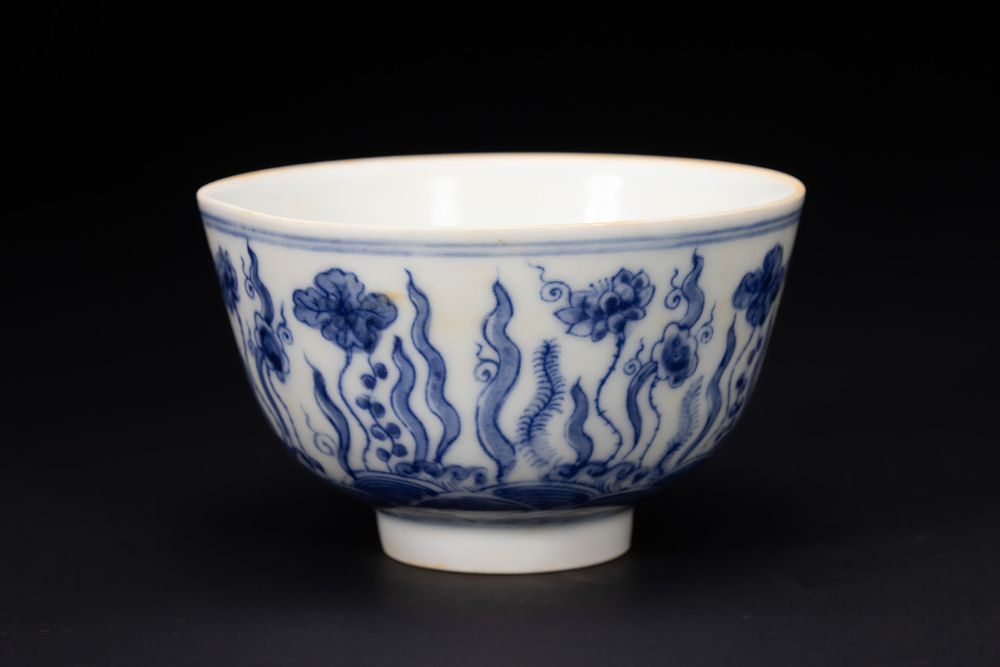 Lot 267: A Chinese Blue and White Porcelain ‘Lotus Pond’...