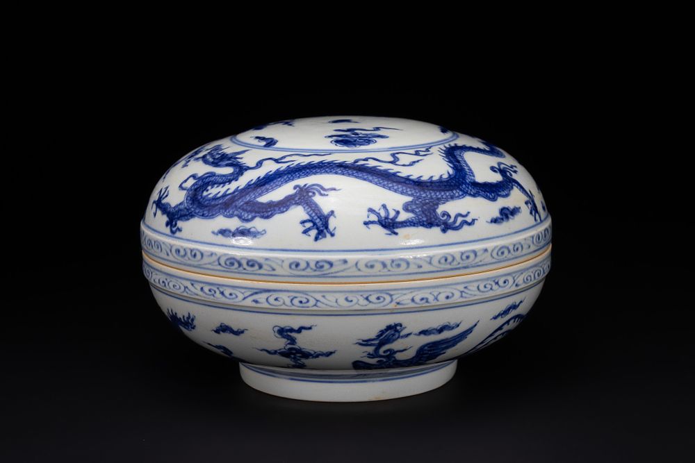 Lot 287: A Chinese Blue and White ‘Dragon and Phoenix’...