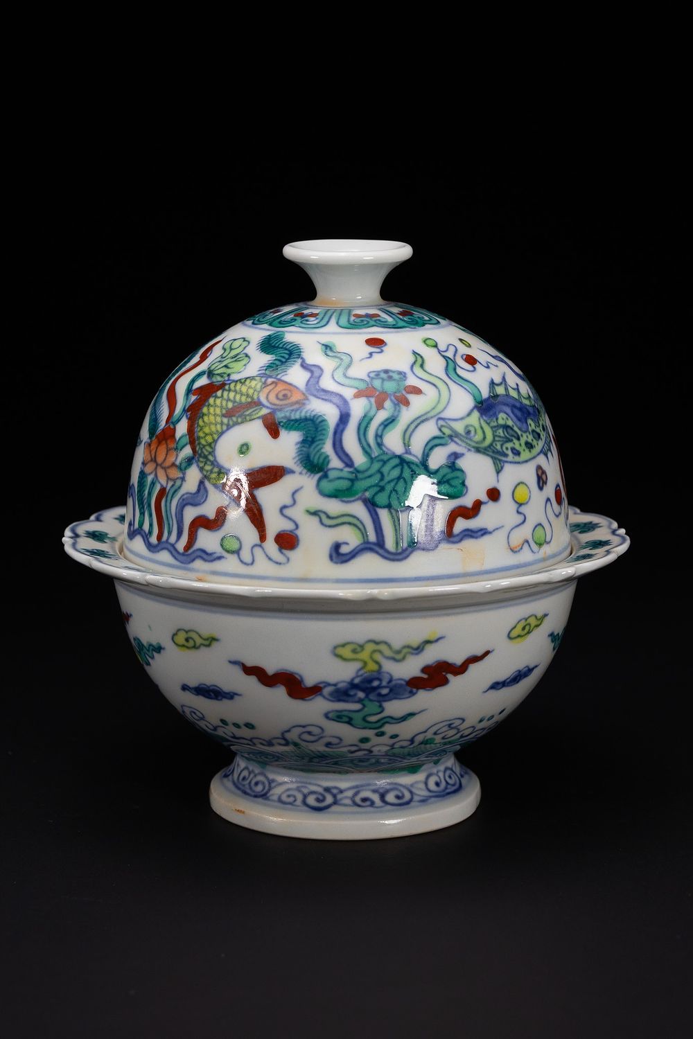 Lot 288: A Chinese Doucai ‘Aquatic Creatures’ Gaiwan with Stand.