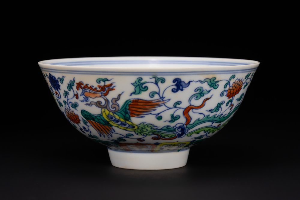 Lot 298: A Chinese Famille Verte ‘Phoenix and Floral’ Bowl,...