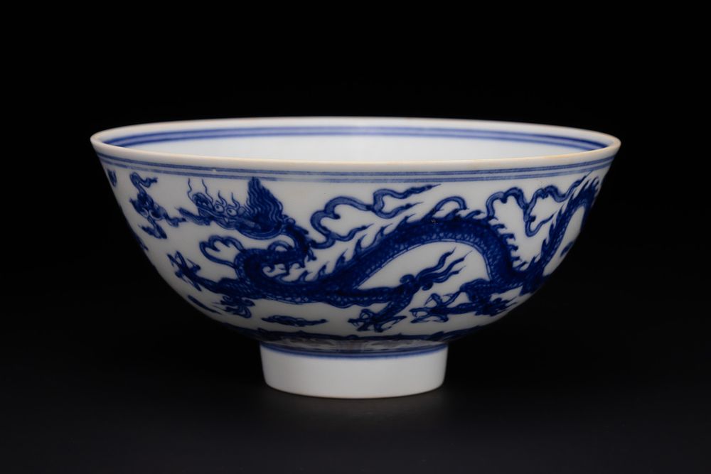 Lot 300: A Chinese Blue and White Porcelain ‘Dragon’ Bowl,...