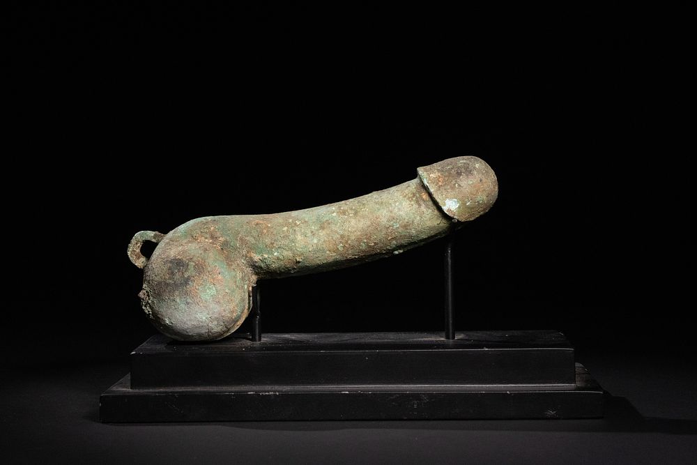 Lot 5: A ROMAN BRONZE PHALLIC PENDANT, CIRCA 1ST–2ND CENTURY AD.