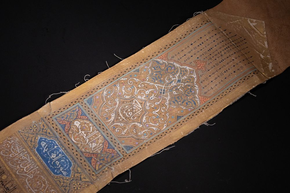 Lot 100: A COMPLETE OTTOMAN SCROLL OF THE QUR’AN, 20TH CENTURY.