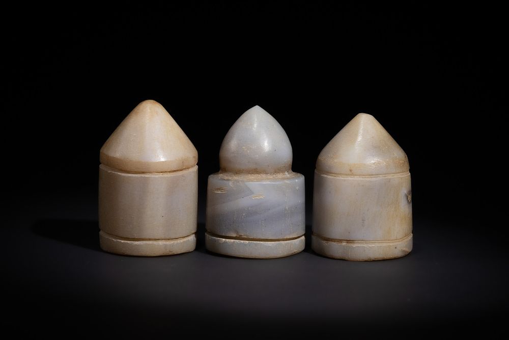 Lot 113: A LOT OF THREE ISLAMIC AGATE CHESS PAWNS, 20TH CENTURY.