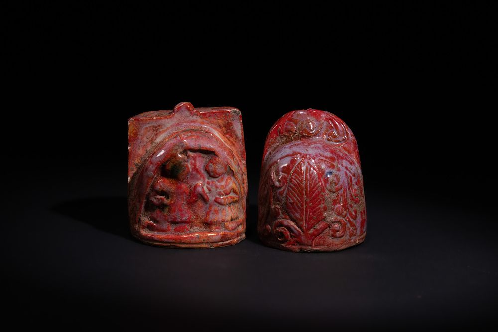 Lot 166: A PAIR OF ISLAMIC CARVED RED STONE CHESS PIECES, KING AND QUEEN, 19TH CENTURY.