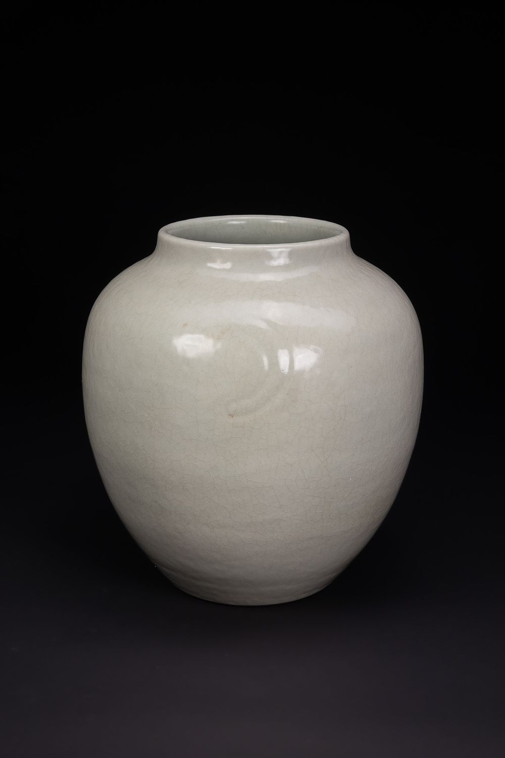 Lot 188: A CHINESE CELADON-GLAZED CRACKLED JAR, QING DYNASTY.