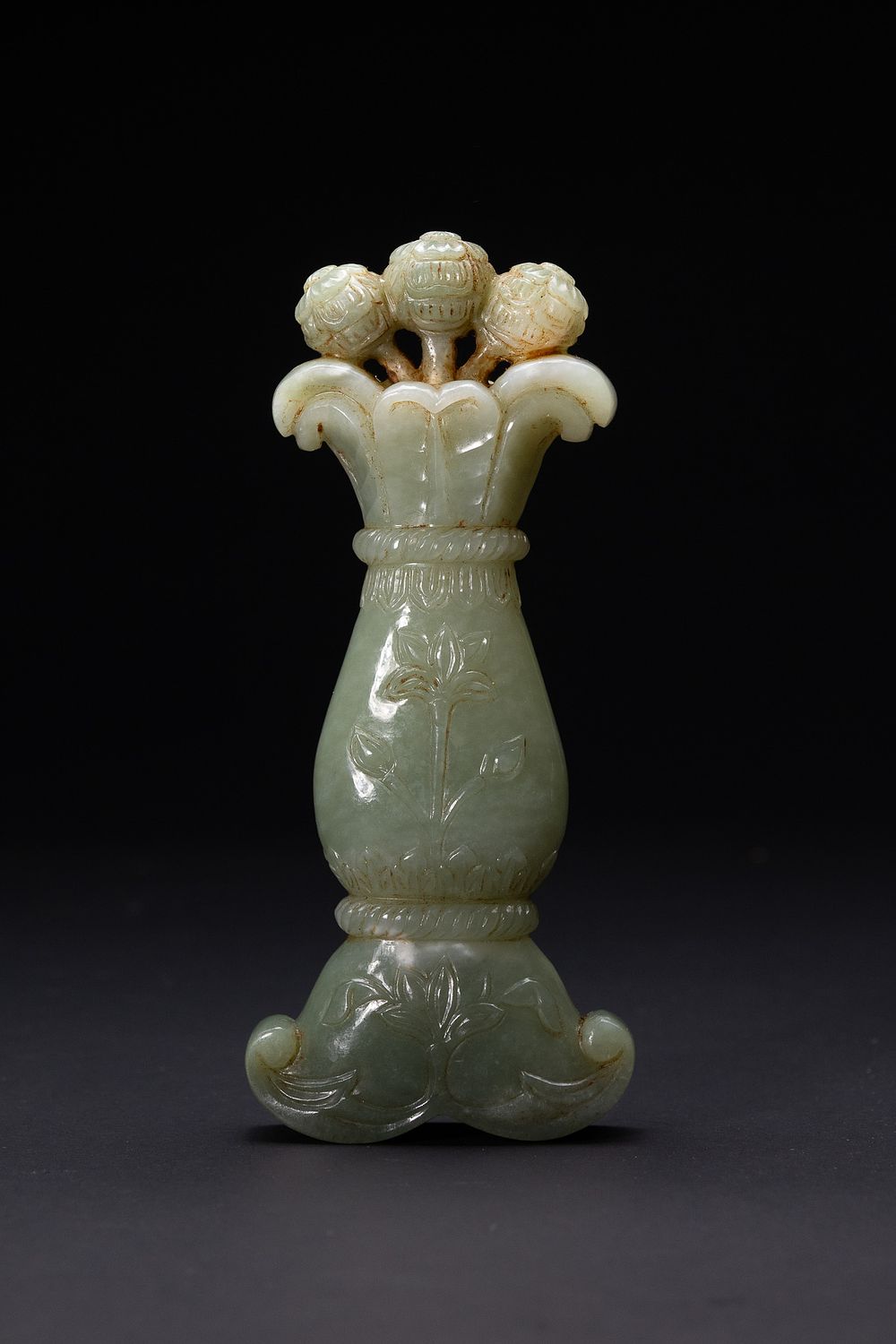 Lot 204: A MUGHAL CARVED PALE CELADON JADE HILT, 19TH CENTURY.