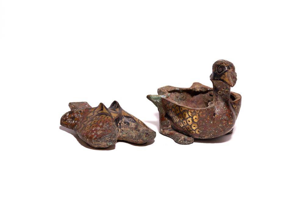 Lot 213: A CHINESE ARCHAISTIC GOLD-GILT BRONZE DUCK-FORM BOX AND COVER, 19TH CENTURY.