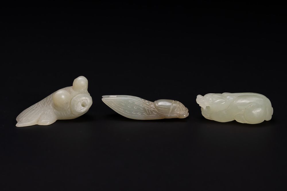 Lot 225: A TRIO OF CHINESE CARVED JADE ANIMAL CARVINGS.
