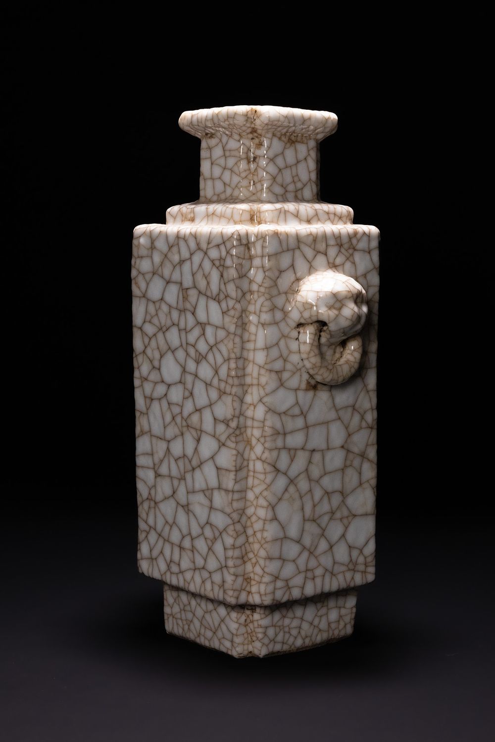 Lot 287: A CHINESE GE-TYPE CRACKLE GLAZE CONG-FORM PORCELAIN VASE, KANGXI MARK.