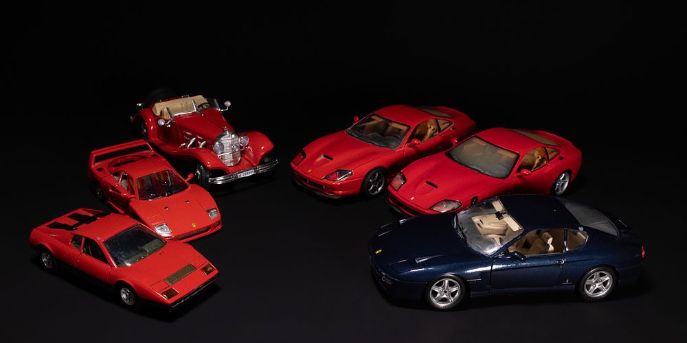 Lot 336: A COLLECTION OF SIX 1:18 SCALE FERRARI MODEL CARS.