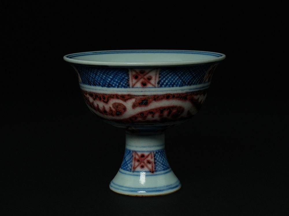 Lot 353: A CHINESE BLUE AND IRON-RED PORCELAIN STEM CUP, CHENGHUA MARK.