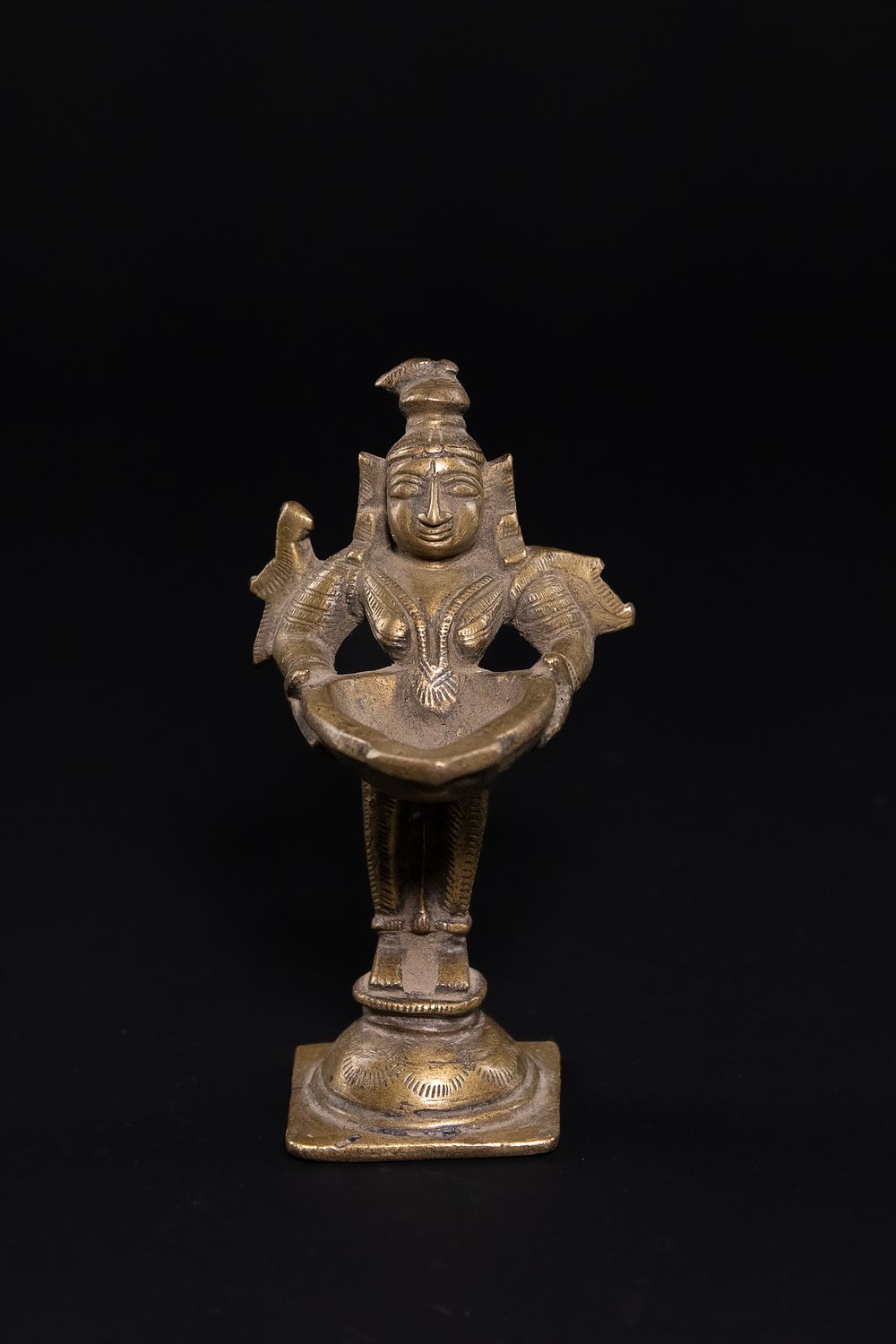 Lot 370: A SOUTHERN INDIAN FOLK STYLE BRONZE DEEPALAKSHMI OIL LAMP, LATE 19TH/EARLY 20TH CENTURY