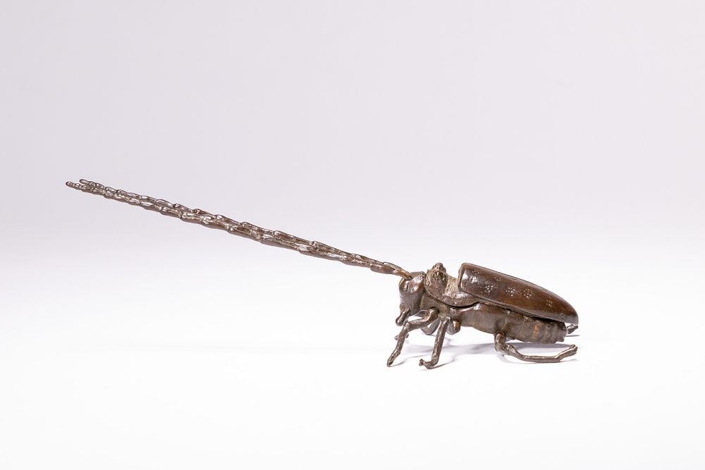 Lot 380: A JAPANESE ARTICULATED BRONZE LONGHORN BEETLE JIZAI OKIMONO SIGNED MYOCHIN.