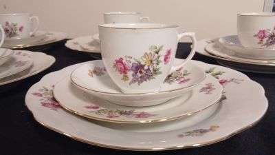 MZ Czechoslovakia Porcelain Crockery. 5 of each, main plates, side plates, teacups and saucers. 