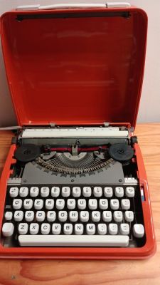 A Hermes Compact Portable Typewriter. Untested. Serial No: 9486589