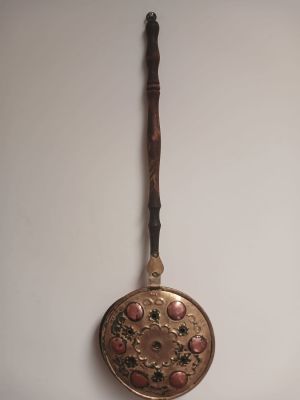 Antique Copper & Brass Bed Warmer. A charming and practical piece that harks back to a time when 