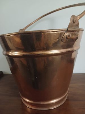 Copper Bucket (Standard Size). A stylish and functional piece. Its top diameter, measuring 28cm 
