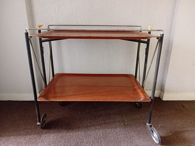 Mid-Century Dutch Foldable Drinks Trolley (1960's)
. The collapsible serving trolley is 
