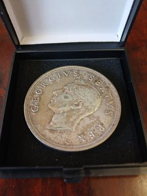 1652 - 1952 South African 5 Shillings coin . The 1652-1952 South African 5 Shillings coin, also