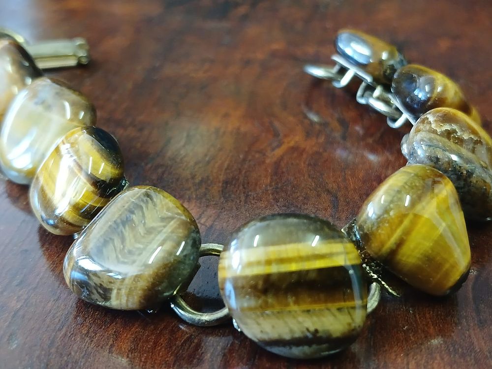 Vintage Tigers Eye Bracelet 18cm length. This bracelet, features beautifully polished stones 