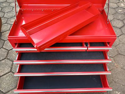 Kennedy Professional 6 Drawer Tool Chest in Red. Manufactured from heavy gauge steel with