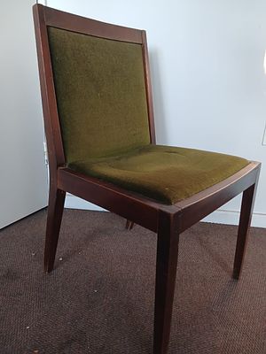 1x G&T Mid-Century Chair. This chair features a luxurious green velvet upholstery that exudes 