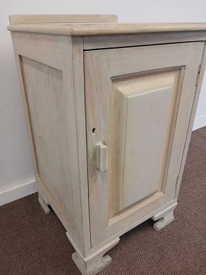 Bedside Table/Nightstand. Transform your space with this charming convenient white cabinet 