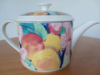 Mikasa Teapot as New. Elevate your tea time with the Mikasa Exotic Garden Teapot, a stunning 