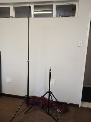 2 x Mobile Tripod Stands in Carrying Bag. Functioning and ready to use.