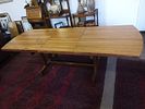 Mid-Century Extendable Retro Dining Table . This table features a beautiful, wide edge detail תמונה - 1